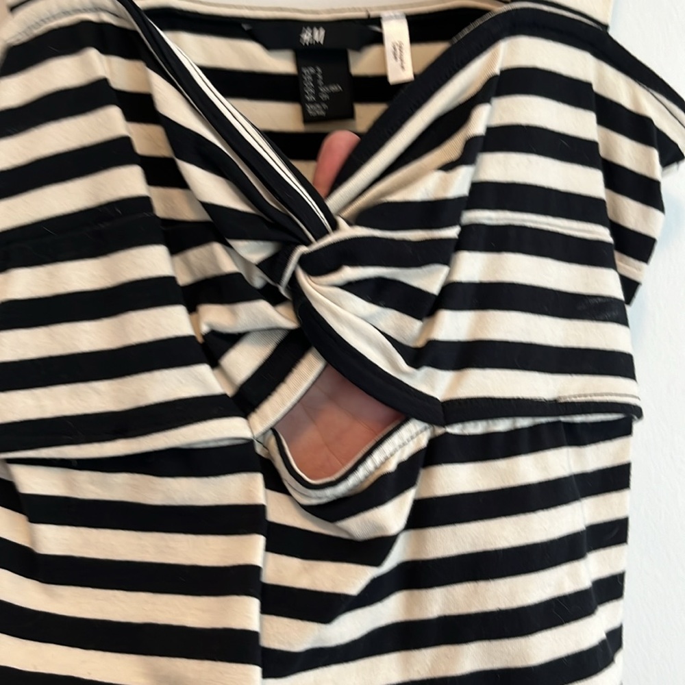 H&M cutout tank top, new without tags - Picture 2 of 5